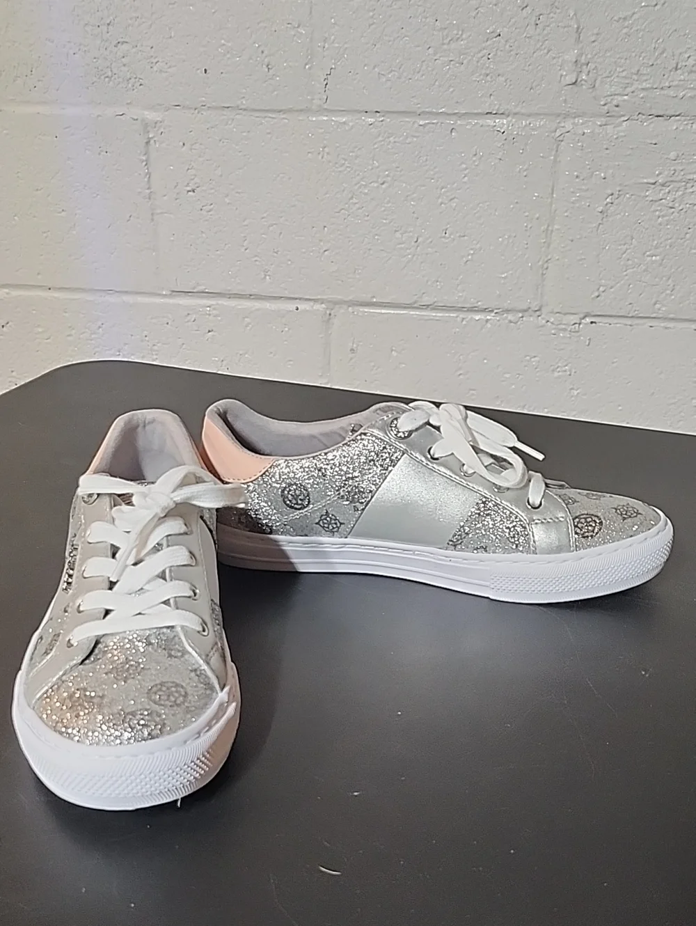 Guess Lovin3 Women’s Silver Glitter Low-Top Sneakers